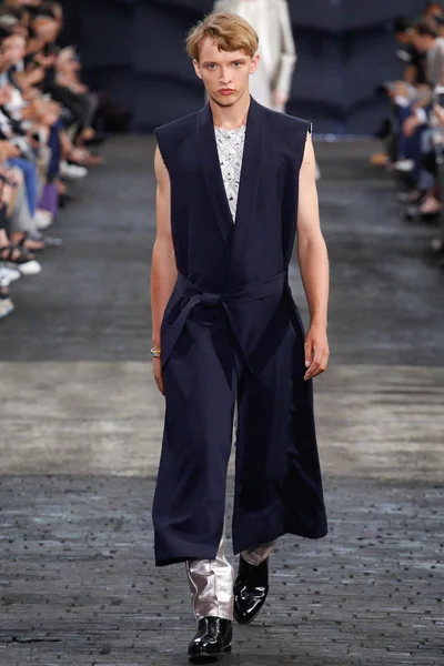 Look 9